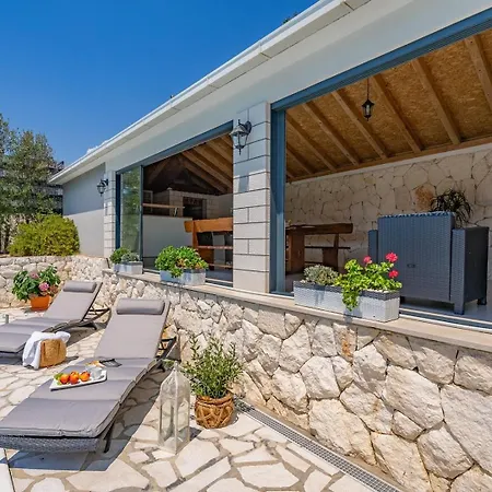 Pasika With Private 31m2 Pool, Summer Kitchen With Bbq, 4 Bedrooms