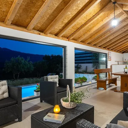 Pasika With Private 31m2 Pool, Summer Kitchen With Bbq, 4 Bedrooms *