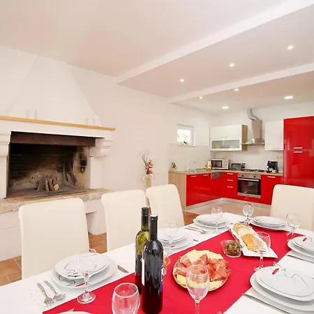 ヴィラ Pasika With Private 31m2 Pool, Summer Kitchen With Bbq, 4 Bedrooms *