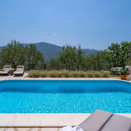 Pasika With Private 31m2 Pool, Summer Kitchen With Bbq, 4 Bedrooms