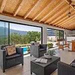 Villa Pasika With Private 31m2 Pool, Summer Kitchen With Bbq, 4 Bedrooms