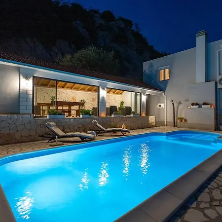 Pasika With Private 31m2 Pool, Summer Kitchen With Bbq, 4 Bedrooms Villa