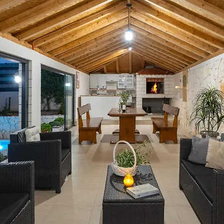 Pasika With Private 31m2 Pool, Summer Kitchen With Bbq, 4 Bedrooms Villa