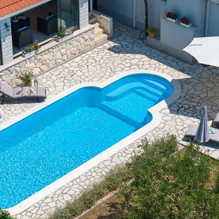 Villa Pasika With Private 31m2 Pool, Summer Kitchen With Bbq, 4 Bedrooms