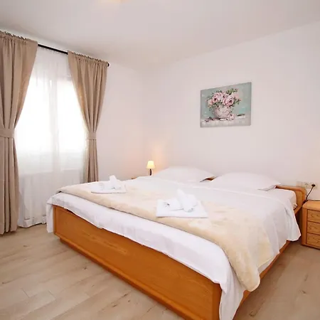 Pasika With Private 31m2 Pool, Summer Kitchen With Bbq, 4 Bedrooms