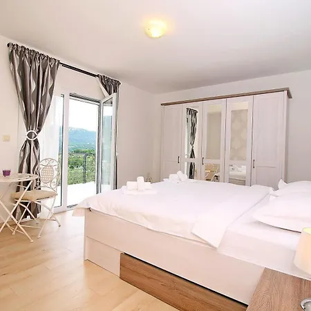 Pasika With Private 31m2 Pool, Summer Kitchen With Bbq, 4 Bedrooms Villa *