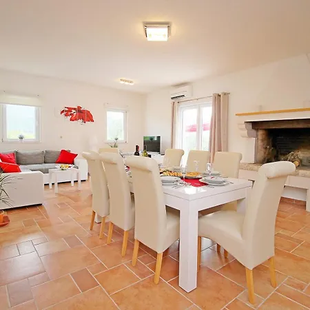 Villa Pasika With Private 31m2 Pool, Summer Kitchen With Bbq, 4 Bedrooms *