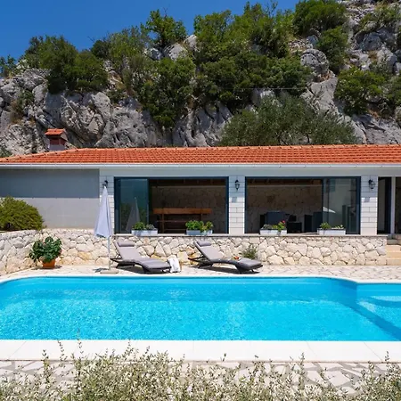 Pasika With Private 31m2 Pool, Summer Kitchen With Bbq, 4 Bedrooms *