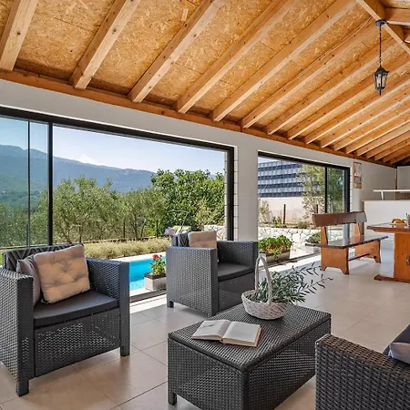 Villa Pasika With Private 31m2 Pool, Summer Kitchen With Bbq, 4 Bedrooms